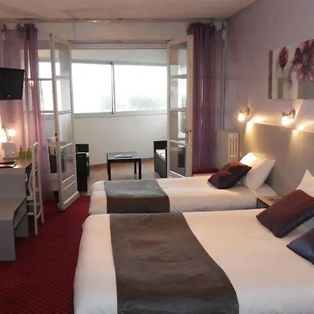 蓝色之夜布里特酒店 酒店