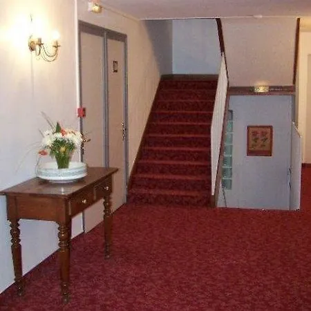 蓝色之夜布里特酒店 酒店 3*