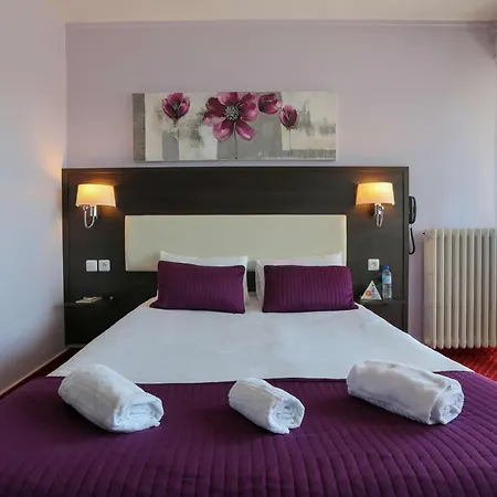 蓝色之夜布里特酒店 酒店