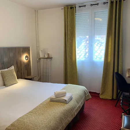 蓝色之夜布里特酒店 酒店