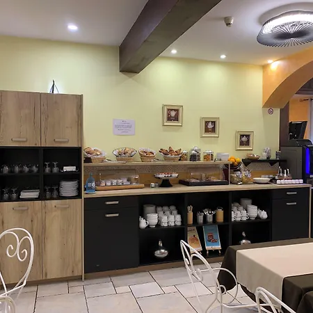 Отель Brit Bleu Nuit Сент