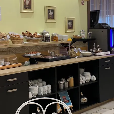 蓝色之夜布里特酒店 酒店