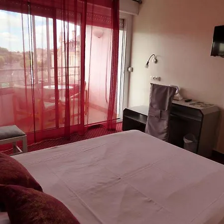 Отель Brit Bleu Nuit 3*