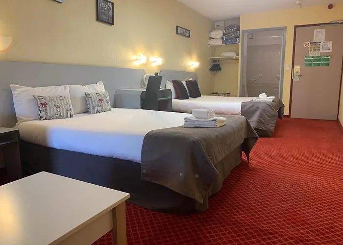 Brit Bleu Nuit 3* Saintes