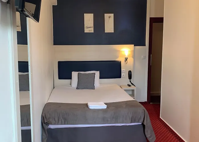 Brit Bleu Nuit Hotel 3*