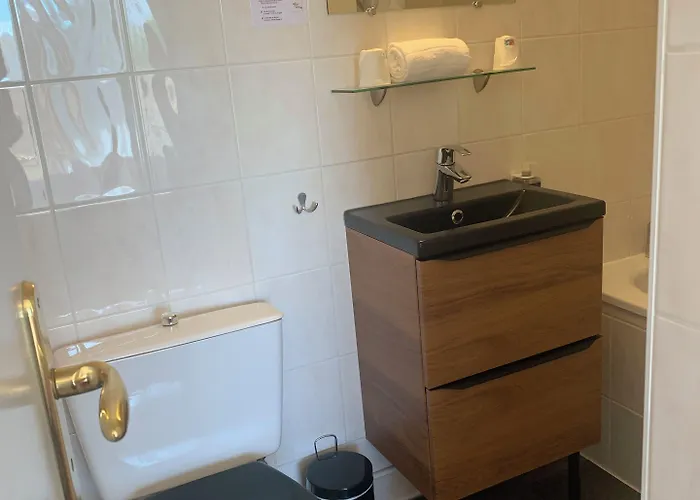 Brit Bleu Nuit Hotel