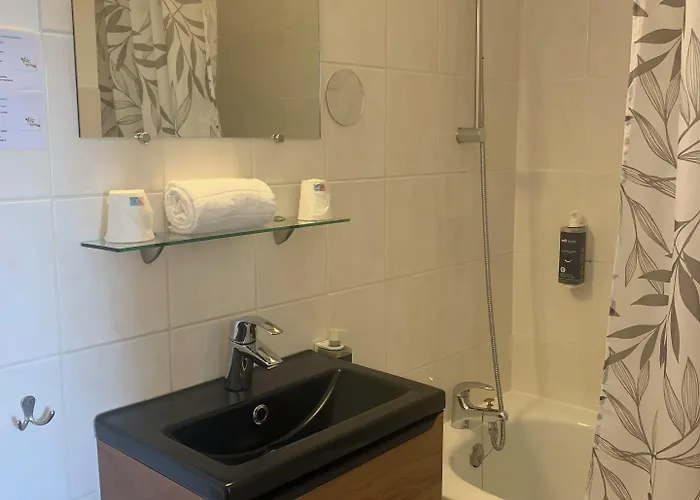 Brit Bleu Nuit Otel Saintes