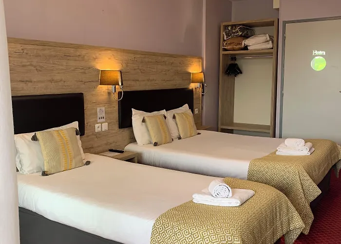 Brit Bleu Nuit 3* Saintes