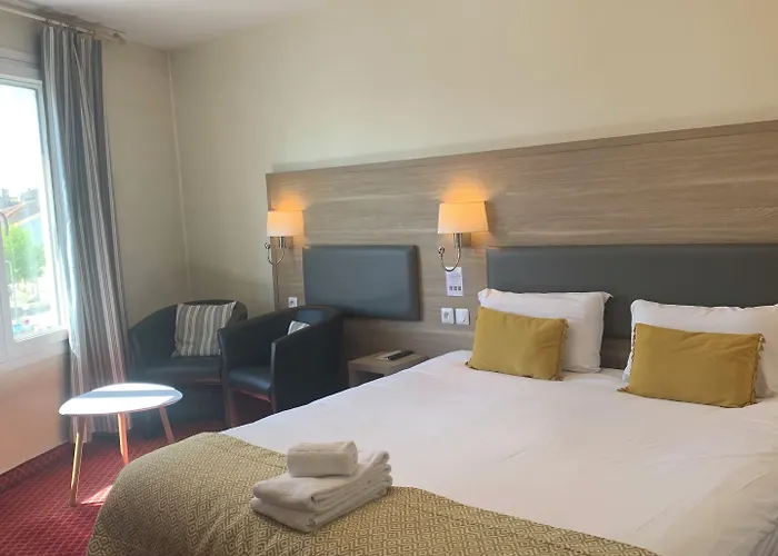 Brit Bleu Nuit 3* Saintes