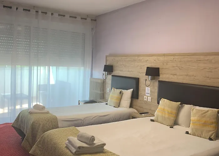 Brit Bleu Nuit 3* Saintes